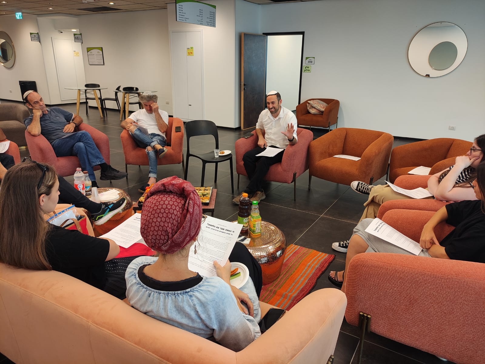 Rabbi Dani Lavi Lecturing Ono Students